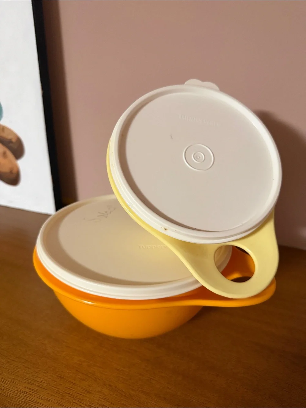 Tupperware Orange and Yellow Nesting Bowls with White Lids
